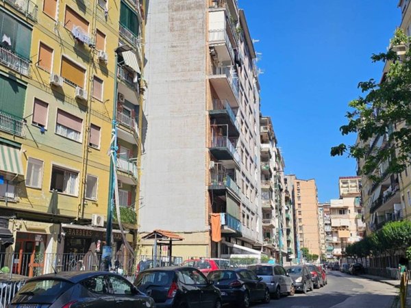 appartamento in vendita a Napoli in zona Bagnoli