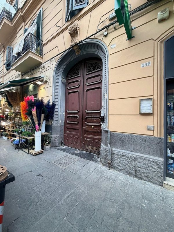 appartamento in vendita a Napoli in zona Pendino / San Giuseppe