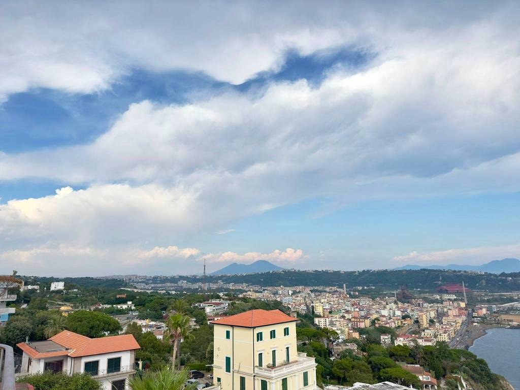 appartamento in vendita a Napoli in zona Bagnoli