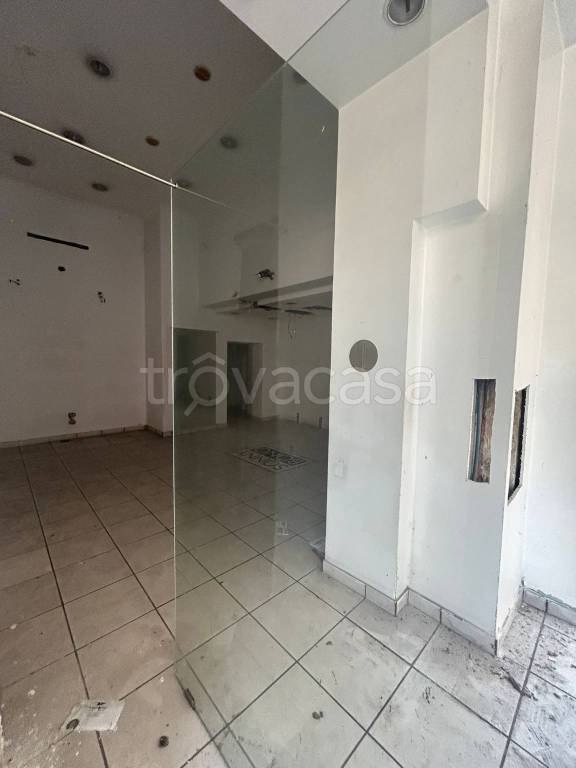 negozio in vendita a Napoli in zona Fuorigrotta