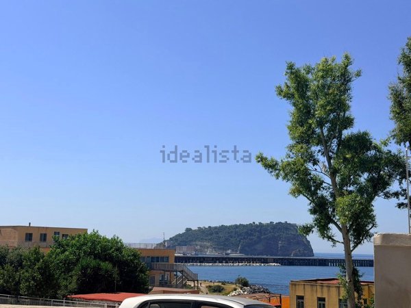appartamento in vendita a Napoli in zona Bagnoli