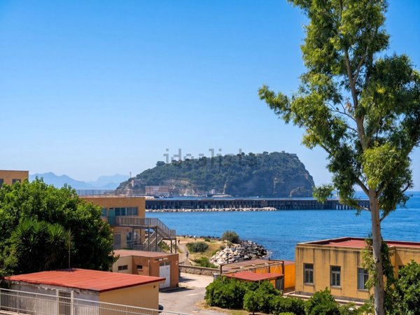appartamento in vendita a Napoli in zona Bagnoli