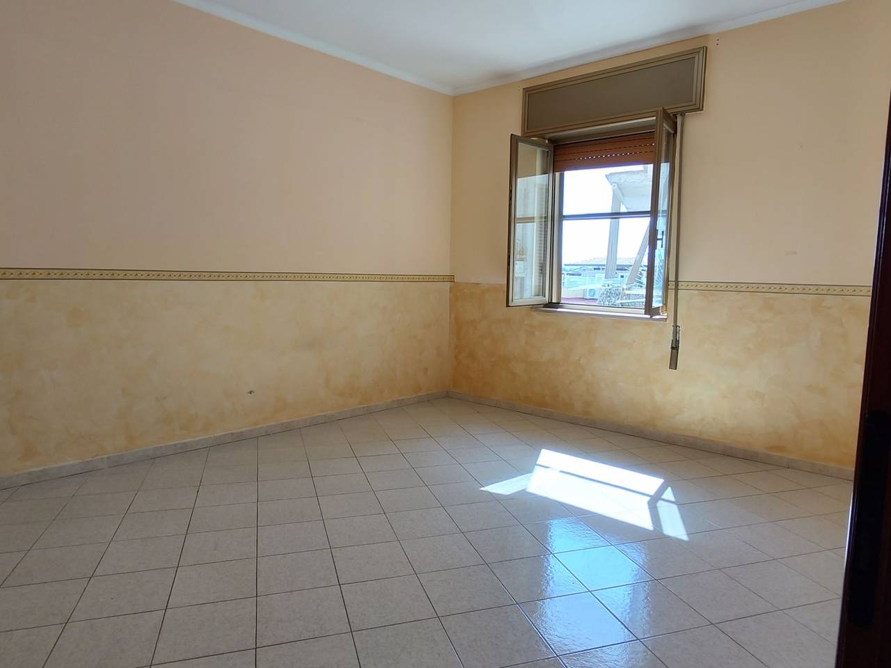 appartamento in vendita a Napoli in zona Poggioreale