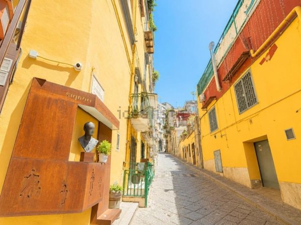 appartamento in vendita a Napoli in zona Stella