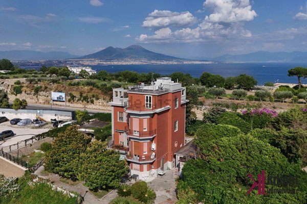 casa indipendente in vendita a Napoli in zona Posillipo