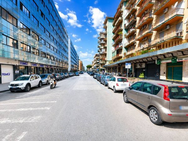 negozio in vendita a Napoli in zona Fuorigrotta