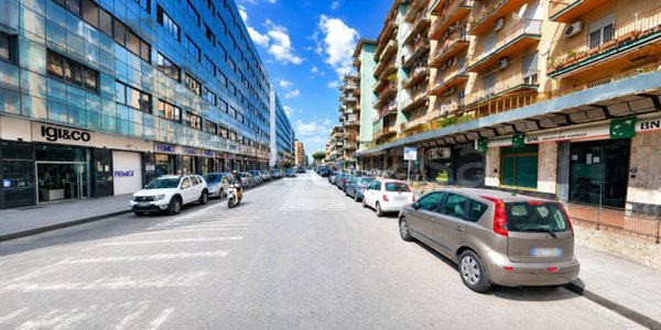 negozio in vendita a Napoli in zona Fuorigrotta