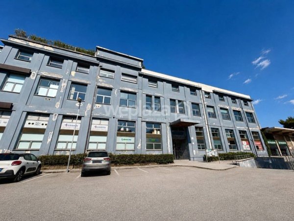 ufficio in vendita a Napoli in zona San Giovanni a Teduccio