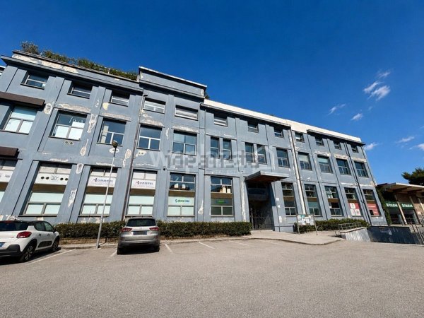 ufficio in vendita a Napoli in zona San Giovanni a Teduccio