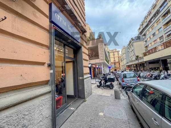 negozio in vendita a Napoli in zona Vomero