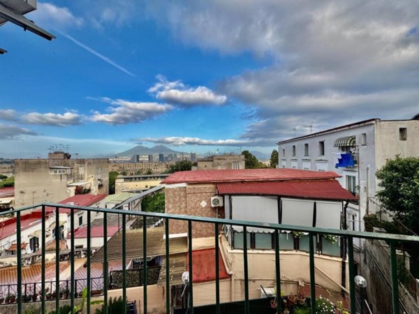 appartamento in vendita a Napoli in zona San Carlo all'Arena