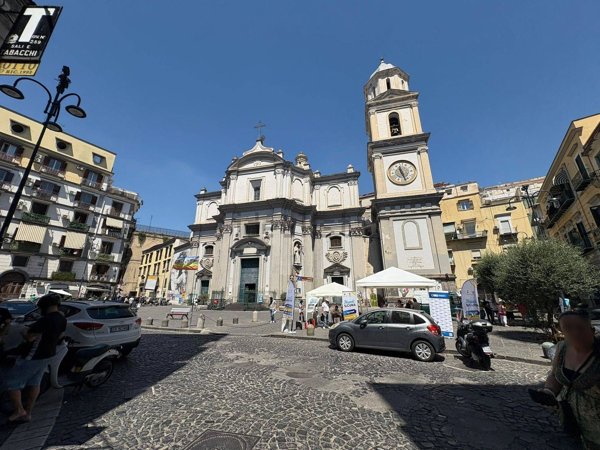 appartamento in vendita a Napoli in zona Stella