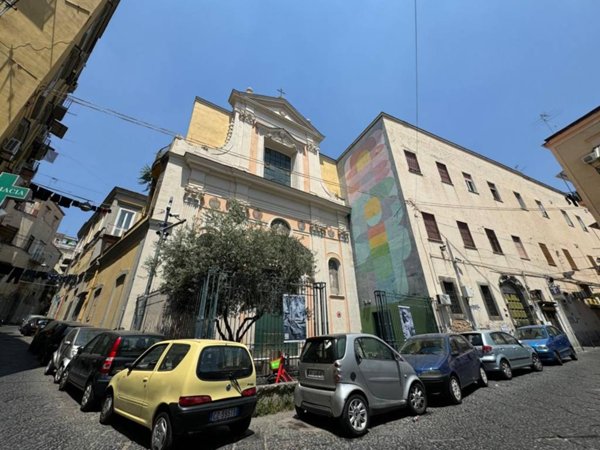 appartamento in vendita a Napoli in zona Stella