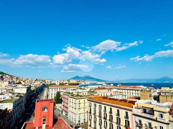 appartamento in vendita a Napoli in zona Chiaia
