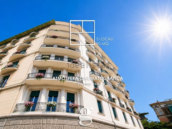 appartamento in vendita a Napoli in zona Chiaia