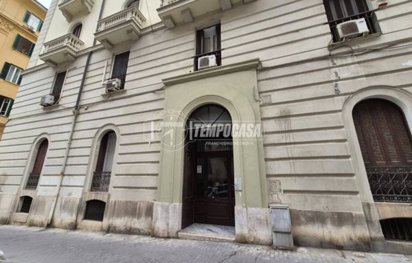 locale di sgombero in vendita a Napoli