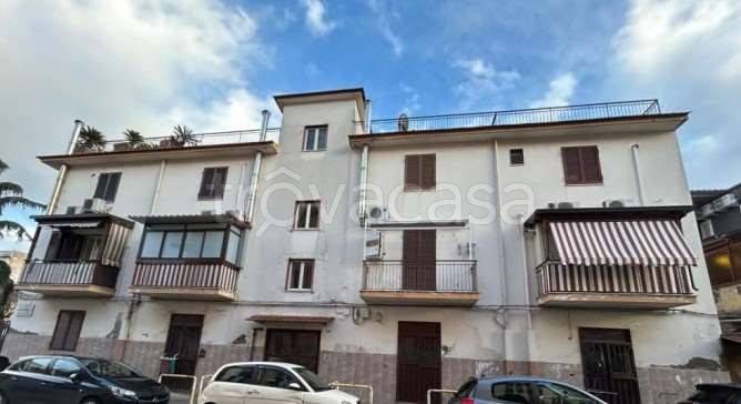 negozio in vendita a Napoli in zona Secondigliano