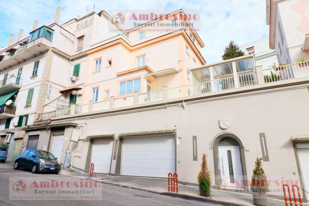casa indipendente in vendita a Napoli in zona San Carlo all'Arena
