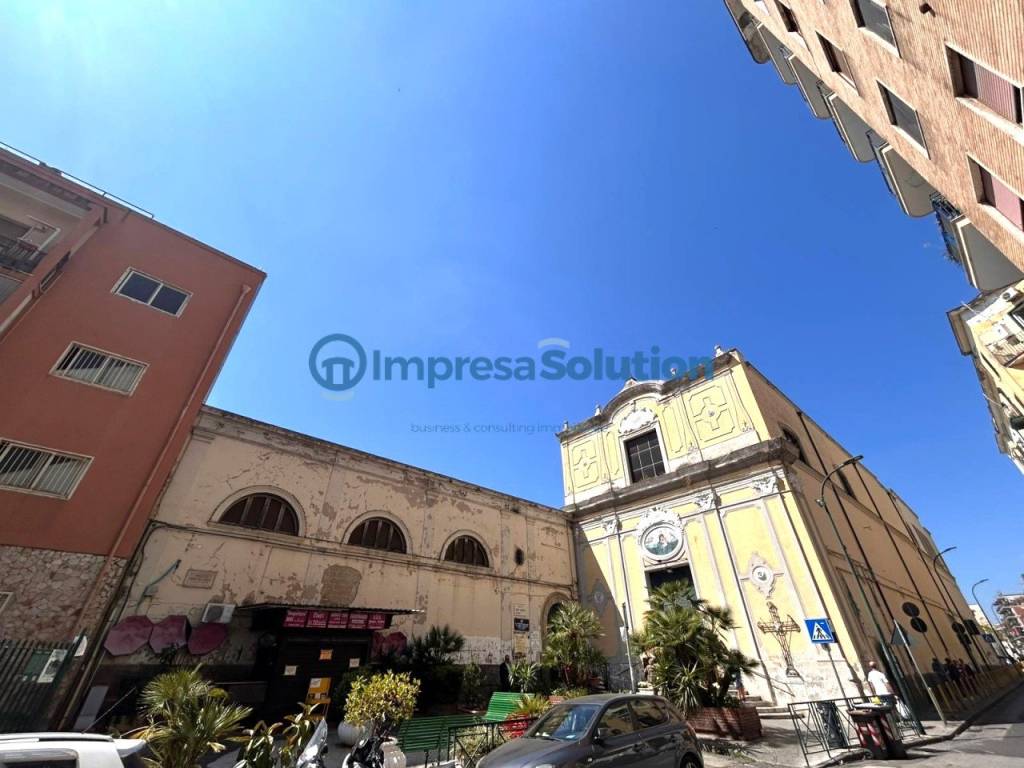 negozio in vendita a Napoli in zona Vomero