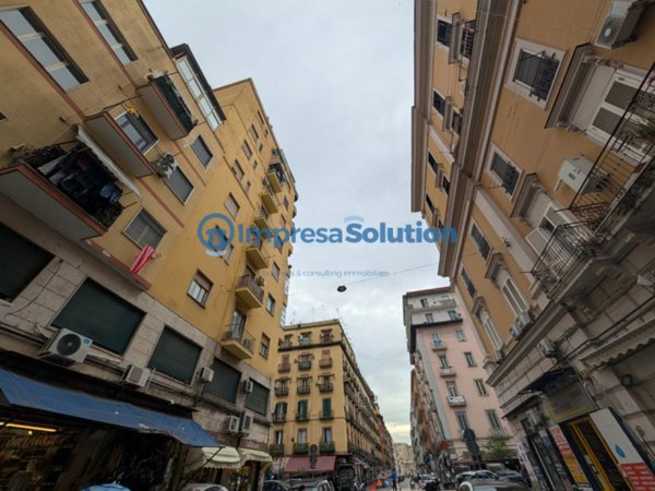 negozio in vendita a Napoli in zona Pendino / San Giuseppe