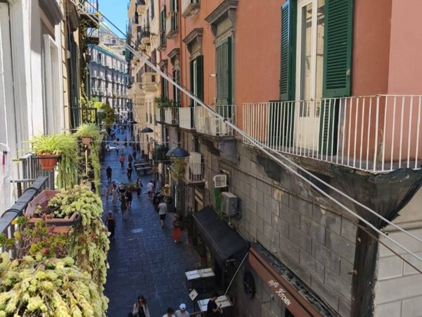 appartamento in vendita a Napoli in zona Chiaia