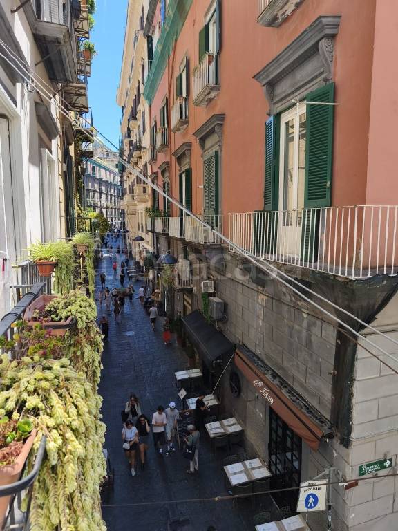 appartamento in vendita a Napoli in zona Chiaia
