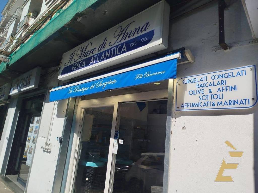 negozio in vendita a Napoli in zona Soccavo