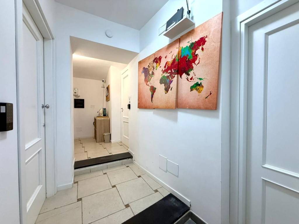 appartamento in vendita a Napoli in zona Chiaia