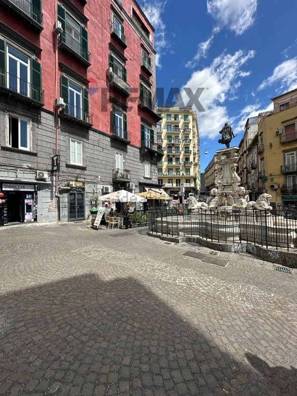 locale commerciale in vendita a Napoli