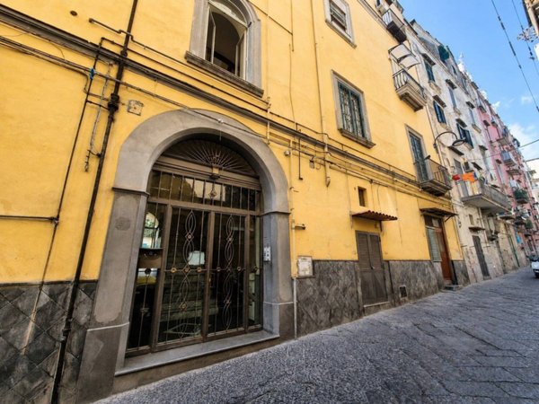 appartamento in vendita a Napoli in zona Stella