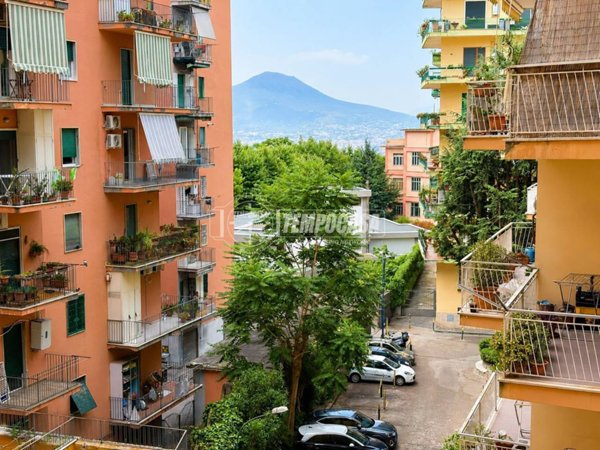 appartamento in vendita a Napoli in zona Arenella