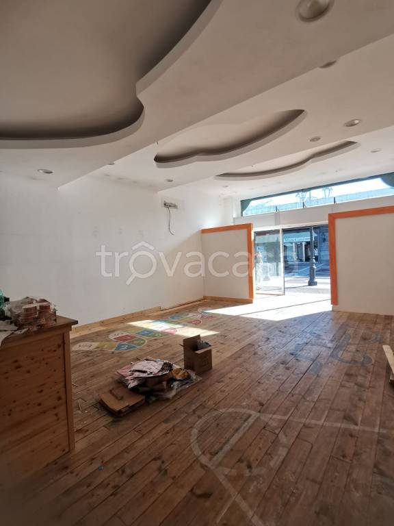 negozio in vendita a Napoli in zona Poggioreale