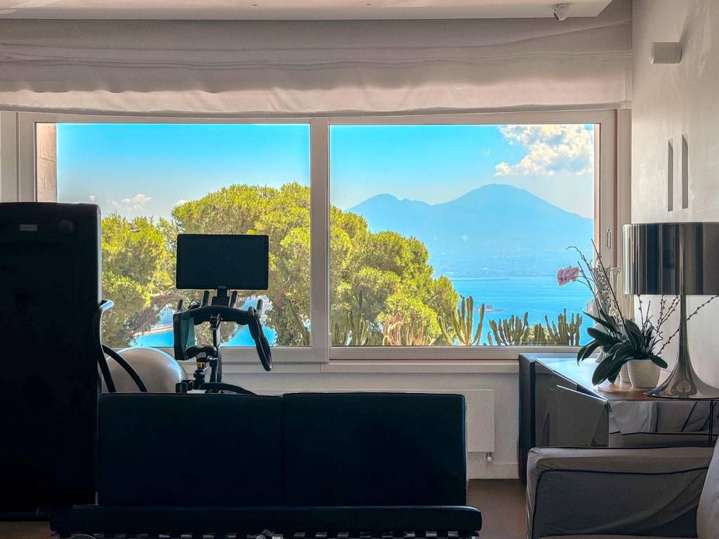 appartamento in vendita a Napoli in zona Posillipo