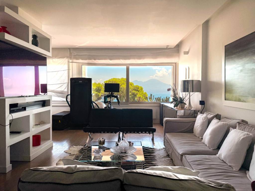 appartamento in vendita a Napoli in zona Posillipo