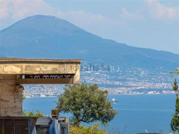 appartamento in vendita a Napoli in zona Posillipo