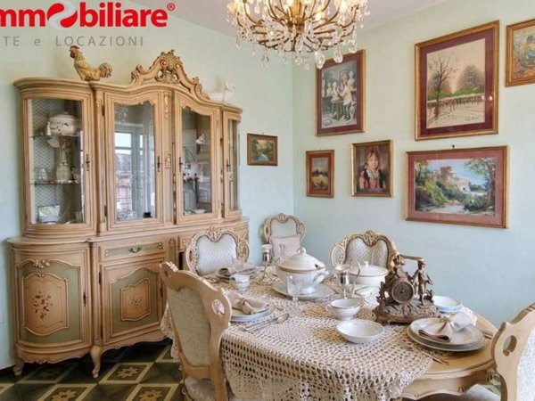 appartamento in vendita a Napoli in zona San Carlo all'Arena
