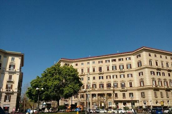 negozio in vendita a Napoli in zona Vomero