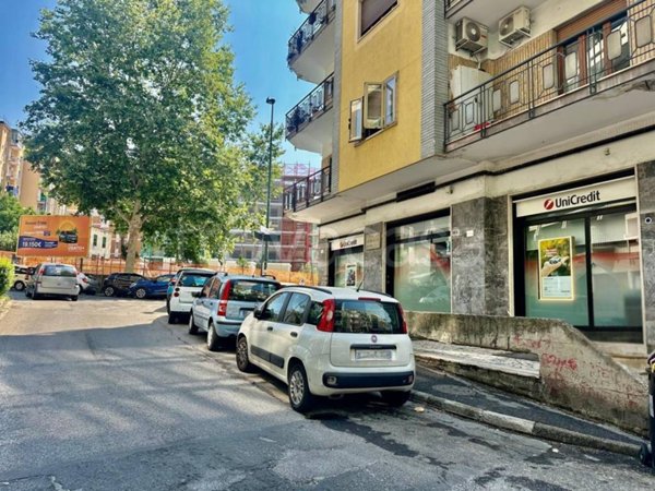 negozio in vendita a Napoli in zona Arenella