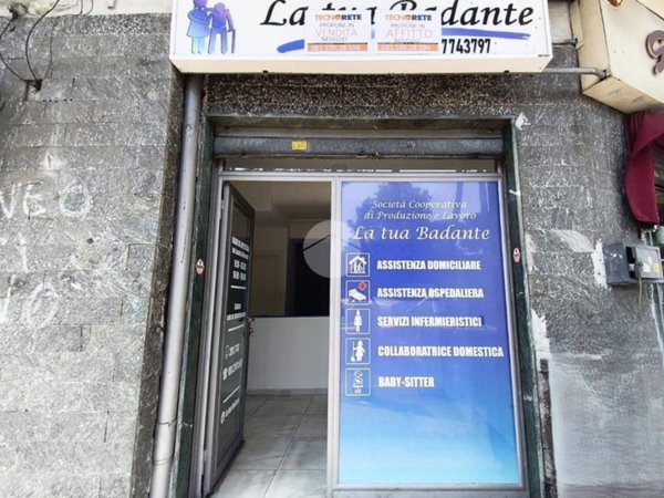 negozio in vendita a Napoli in zona Capodimonte / Colli Aminei