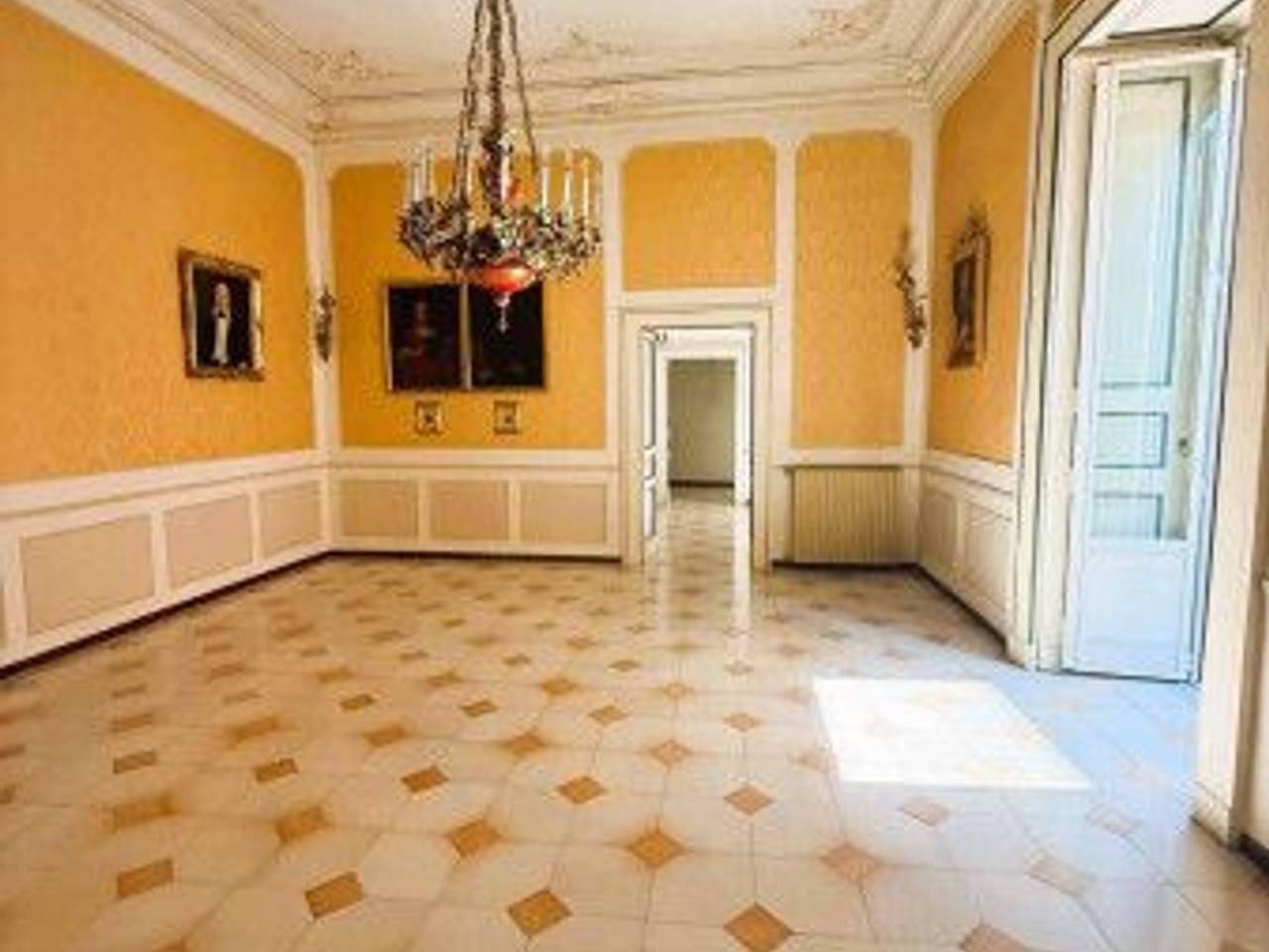 appartamento in vendita a Napoli in zona San Ferdinando