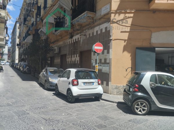 negozio in vendita a Napoli in zona Pendino / San Giuseppe