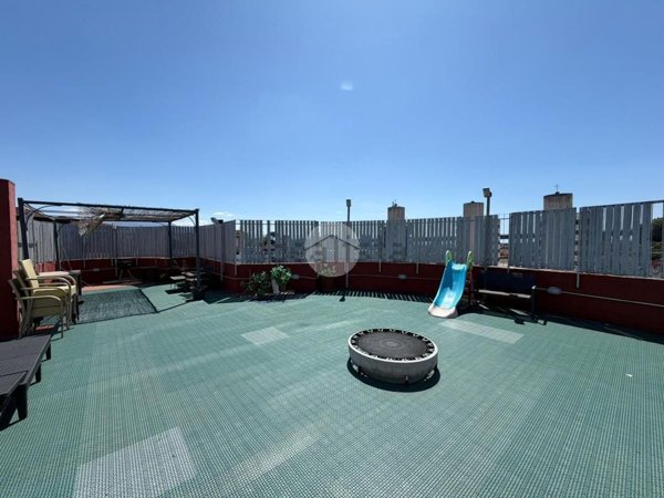appartamento in vendita a Napoli in zona San Carlo all'Arena
