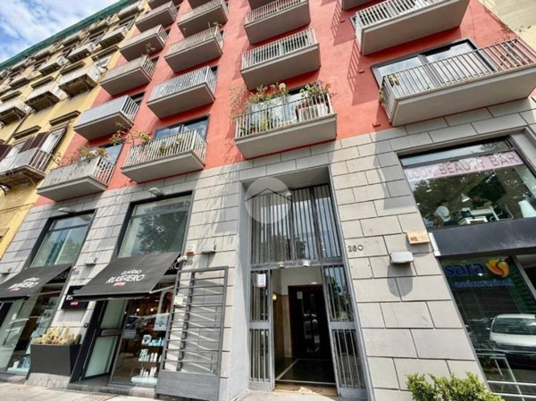 appartamento in vendita a Napoli in zona Chiaia