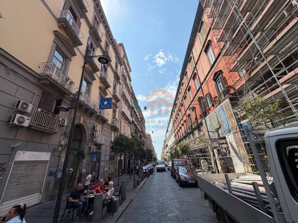 negozio in vendita a Napoli in zona Pendino / San Giuseppe