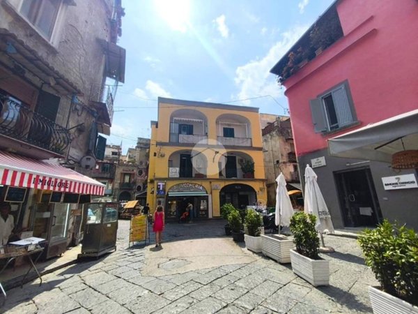 negozio in vendita a Napoli in zona Vomero