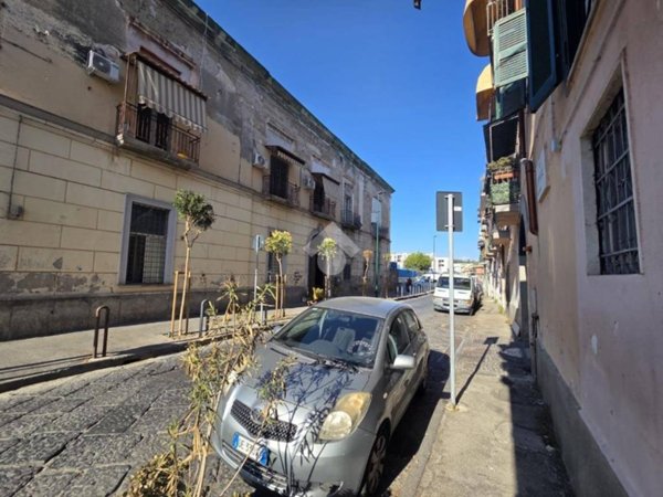 negozio in vendita a Napoli in zona Soccavo