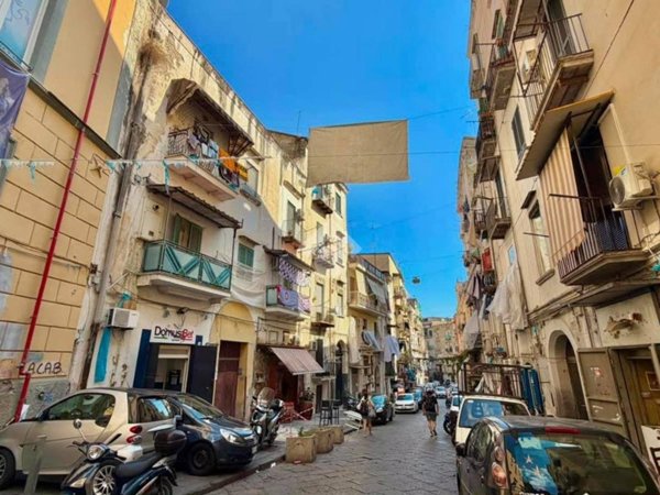 appartamento in vendita a Napoli in zona Stella