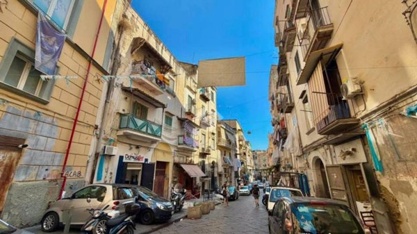 appartamento in vendita a Napoli in zona Stella