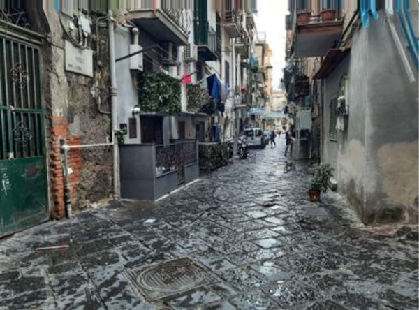 appartamento in vendita a Napoli in zona San Lorenzo