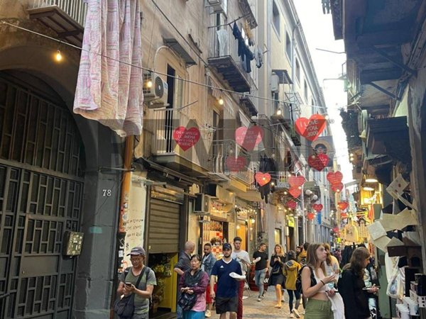 appartamento in vendita a Napoli in zona Stella